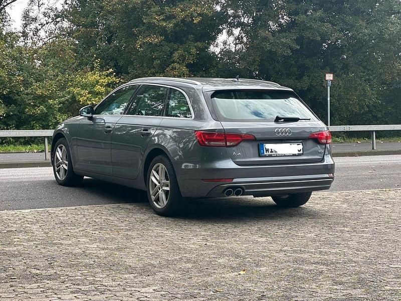 Gebraucht Audi A4 Design 190 PS (139 kW) 2016 Grau Kombi