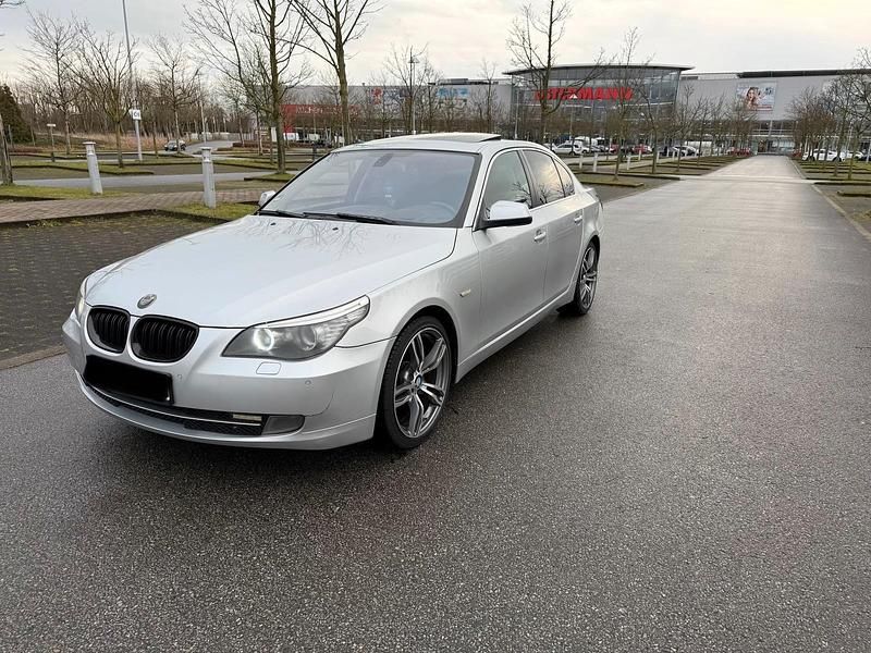 Gebraucht BMW 530 235 PS (172 kW) 2009 Silber Limousine