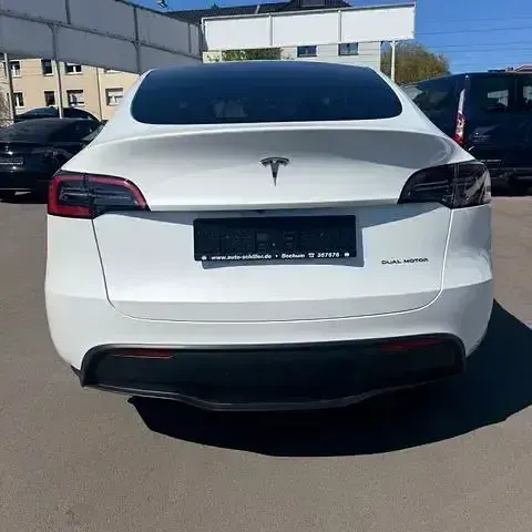 Second-hand Tesla Model Y 378 kW (514 CP) 2023 Alb SUV