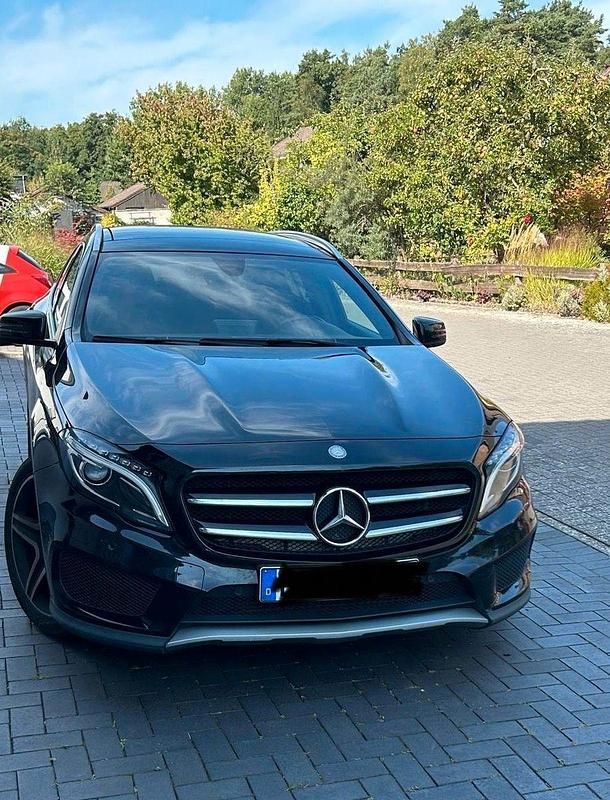 Schwarz Gebraucht 2016 Mercedes GLA250 AMG line SUV | 16.900 € (Guter Preis) - Bild 1/4