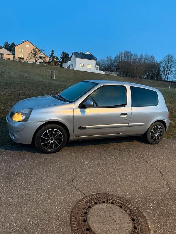 Gebraucht Renault Clio II 98 PS (72 kW) 2005 Grau Kleinwagen
