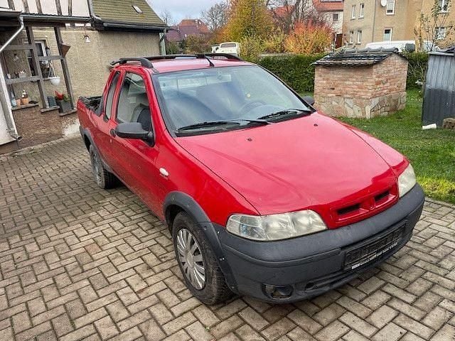 Gebraucht Fiat Strada 80 PS (58 kW) 2004 Rot Abholung