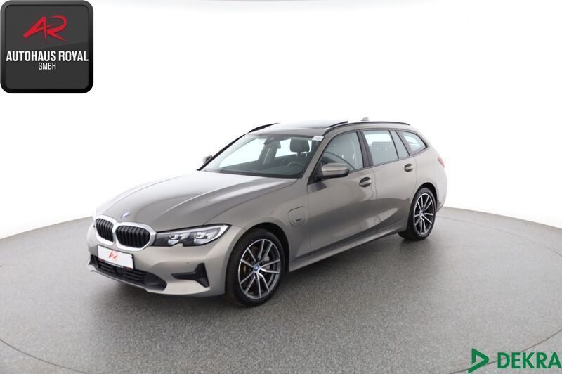 Grau Gebraucht 2022 BMW 330e Sport Line Limousine | 29.880 € (Guter Preis) - Bild 1/4