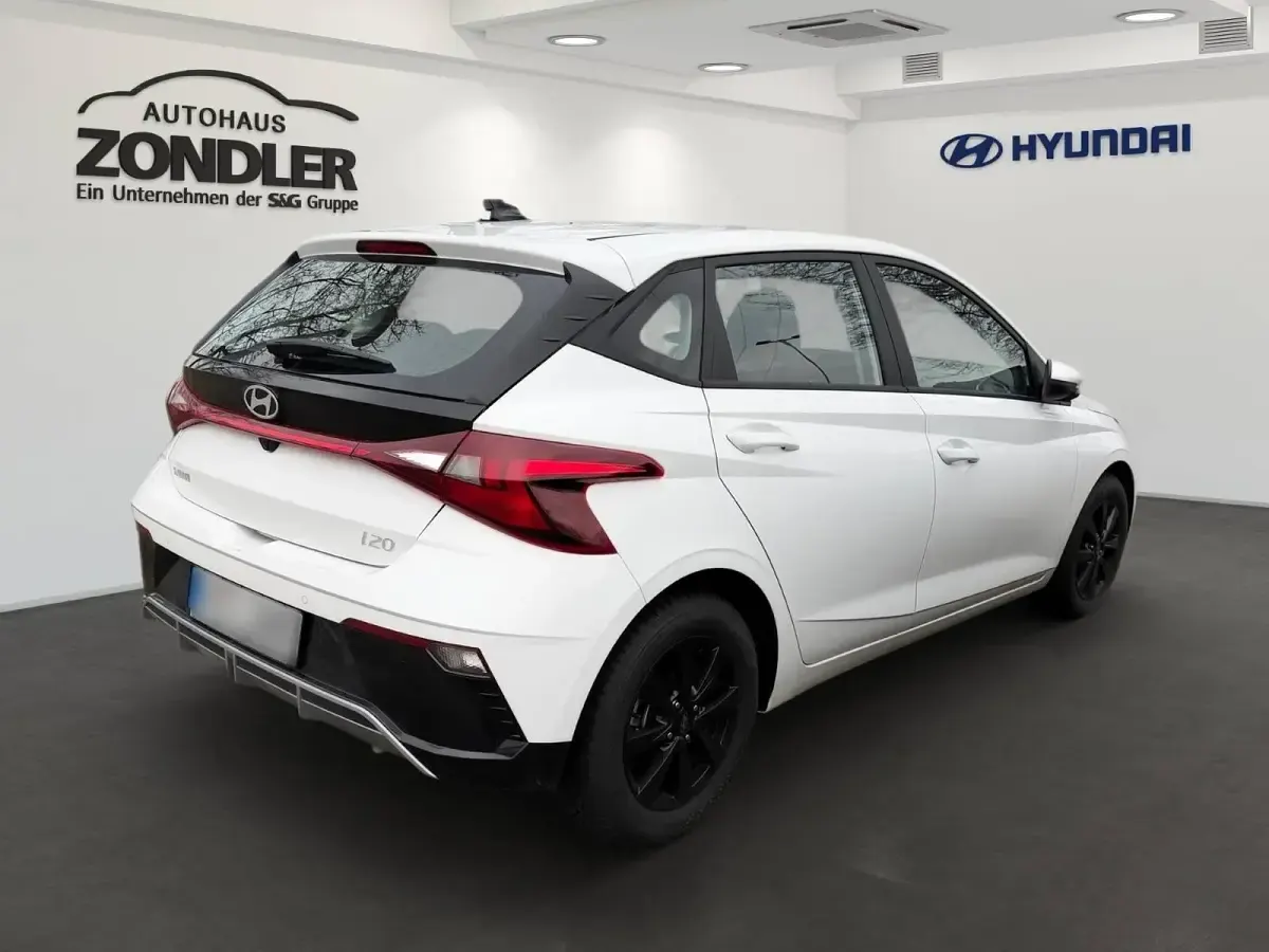 Gebraucht Hyundai i20 Select 101 PS (74 kW) 2025 Sol (weiss Kleinwagen