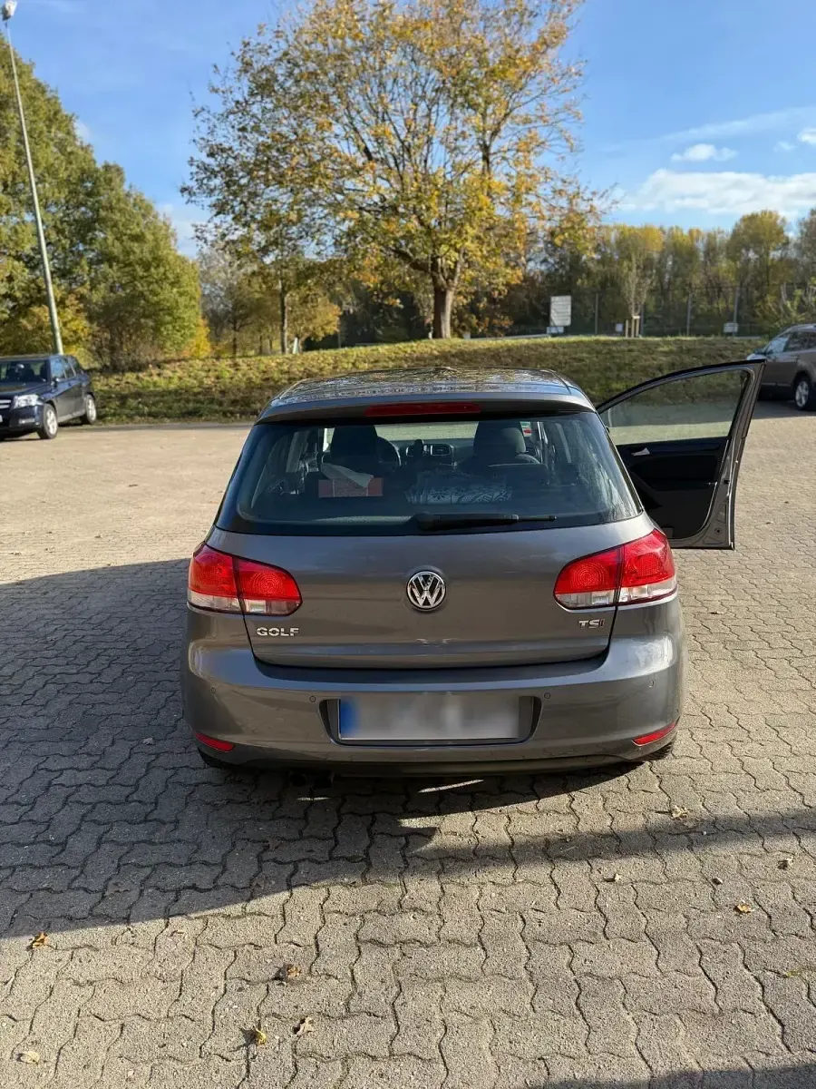 Gebraucht VW Golf VI 122 PS (89 kW) 2010 Grau Kleinwagen
