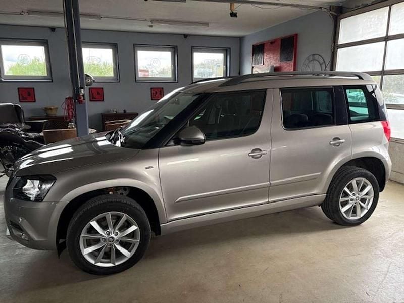 Usado Skoda Yeti Joy 150 HP (110 kW) 2017 Bege SUV