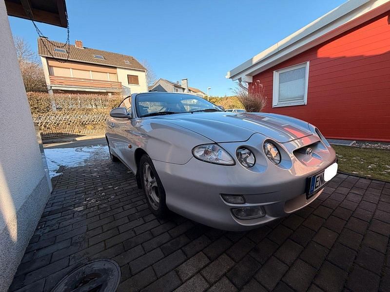 Silber Gebraucht 2000 Hyundai Coupé Coupé | 999 € - Bild 1/4