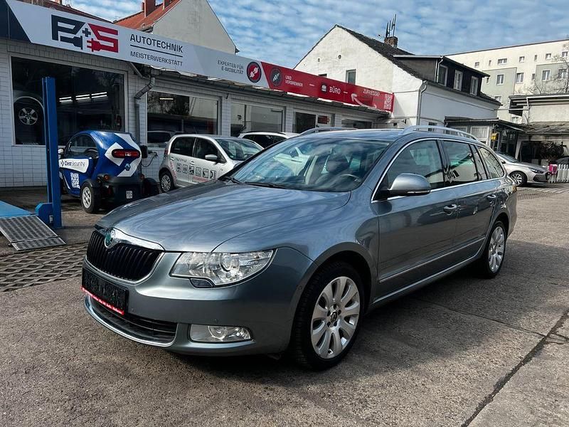 Gebraucht Skoda Superb Elegance 160 PS (117 kW) 2011 Silber Kombi