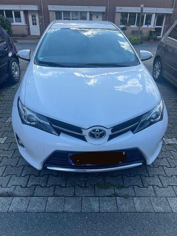 Other Gebraucht 2015 Toyota Auris Edition Limousine | 7.999 € (Guter Preis) - Bild 1/4