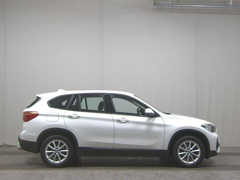 Weiss Gebraucht 2022 BMW X1 Performance SUV | 20.980 € (Guter Preis) - Bild 1/4
