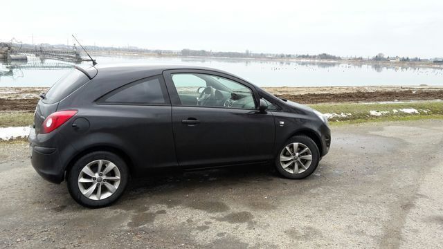 Gebraucht Opel Corsa 75 PS (55 kW) 2014 Schwarz metallic Limousine