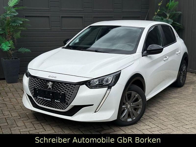 Weiß Gebraucht 2022 Peugeot e-208 Active Kleinwagen | 12.999 € (Superpreis) - Bild 1/4