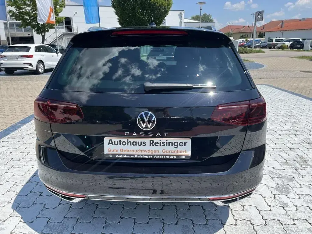 Gebraucht VW Passat Business 150 PS (110 kW) 2023 Deep black perleffekt Kombi