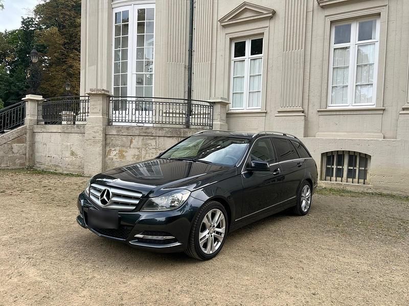 Gebraucht Mercedes C180 156 PS (114 kW) 2012 Schwarz Kombi