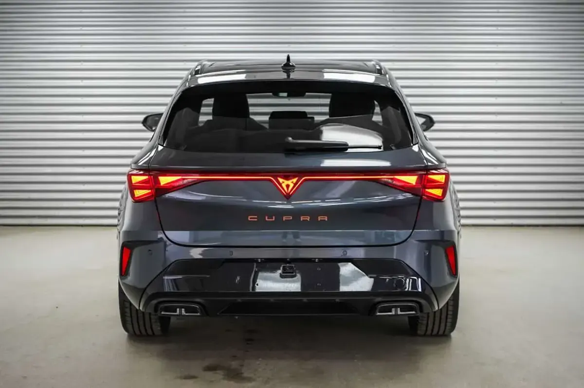 Neu Cupra Leon 150 PS (110 kW) 2026 Taigagrau Kombi