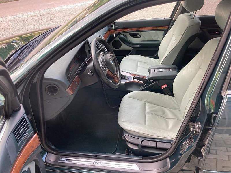 Gebraucht BMW 540 286 PS (210 kW) 2001 Grün Limousine