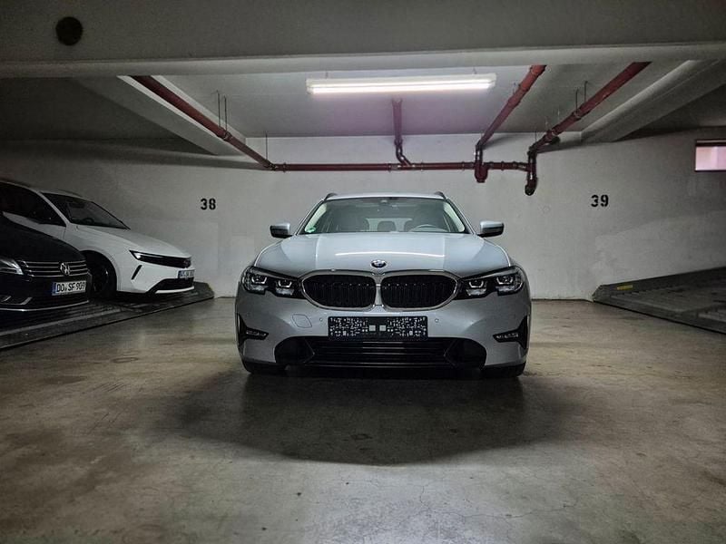 Gebraucht BMW 330 Advantage 258 PS (189 kW) 2021 Silber Kombi