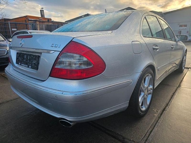 Gebraucht Mercedes E280 Avantgarde 190 PS (139 kW) 2008 Silber Limousine