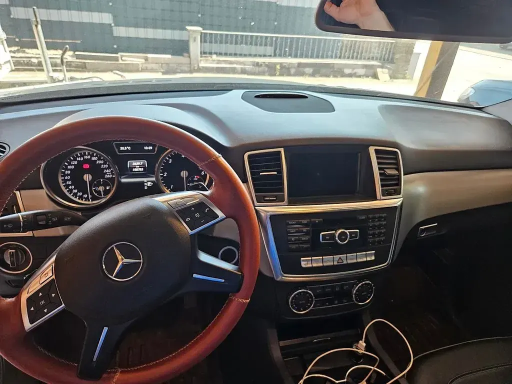 Gebraucht Mercedes ML350 258 PS (189 kW) 2013 Schwarz SUV