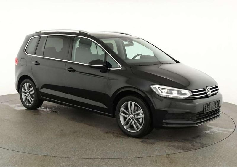 Neu VW Touran Comfortline 150 PS (110 kW) 2025 Grenadillschwarz meta... Van / Kleinbus