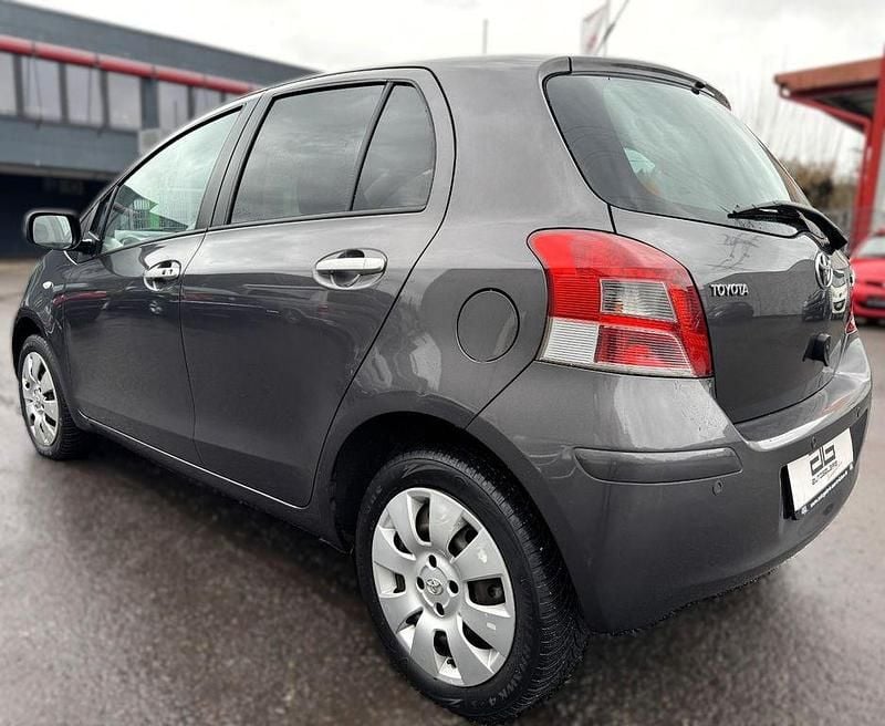 Gebraucht Toyota Yaris Edition 99 PS (72 kW) 2011 Grau Kleinwagen