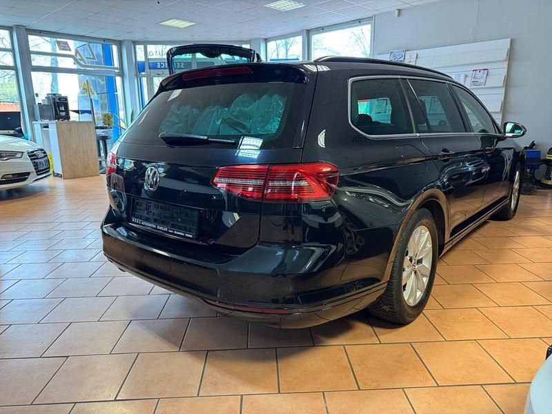 Gebraucht VW Passat Comfortline 150 PS (110 kW) 2018 Schwarz Kombi