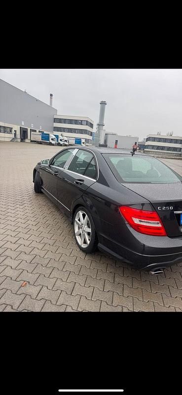 Gebraucht Mercedes C250 204 PS (150 kW) 2013 Schwarz Limousine