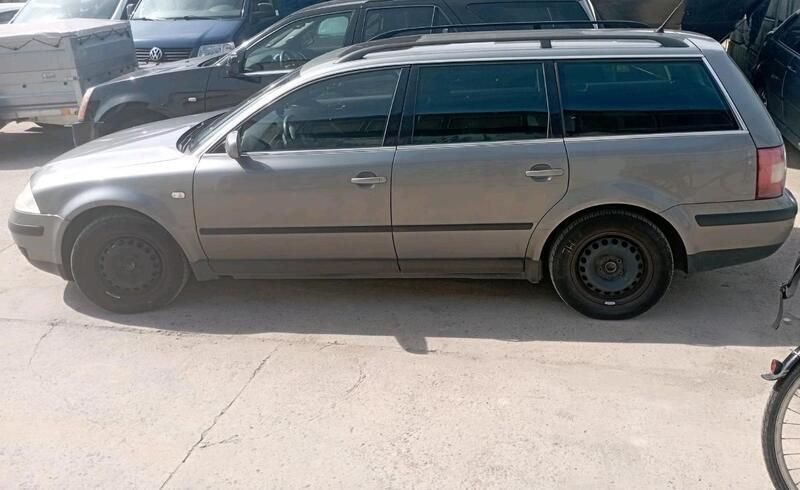 Grau Gebraucht 2003 VW Passat Kombi | 1.050 € (Superpreis) - Bild 1/3