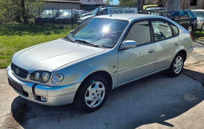 Usado Toyota Corolla 97 HP (71 kW) 2001 Prateado Sedan
