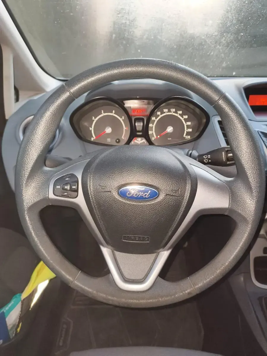 Gebraucht Ford Fiesta 82 PS (60 kW) 2009 Weiß Kleinwagen