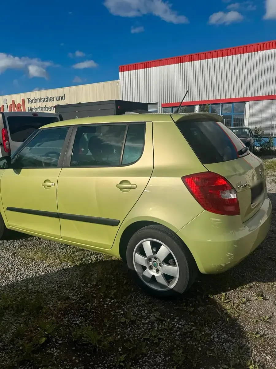 Gebraucht Skoda Fabia 85 PS (62 kW) 2013 Grün Limousine