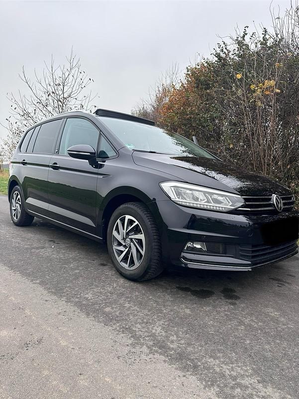 Schwarz Gebraucht 2018 VW Touran Sound Van / Kleinbus | 24.000 € - Bild 1/4