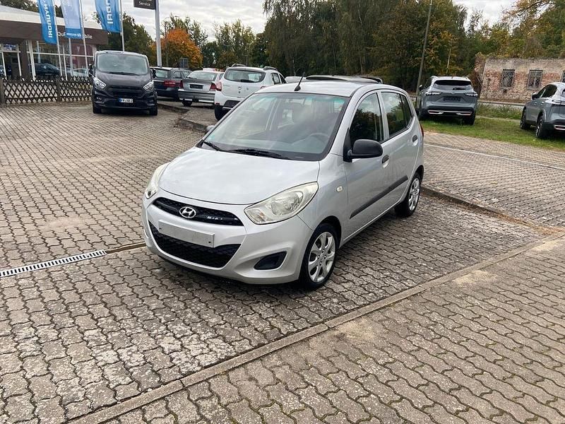 Silber Gebraucht 2013 Hyundai i10 Edition Kleinwagen | 2.900 € (Fairer Preis) - Bild 1/4