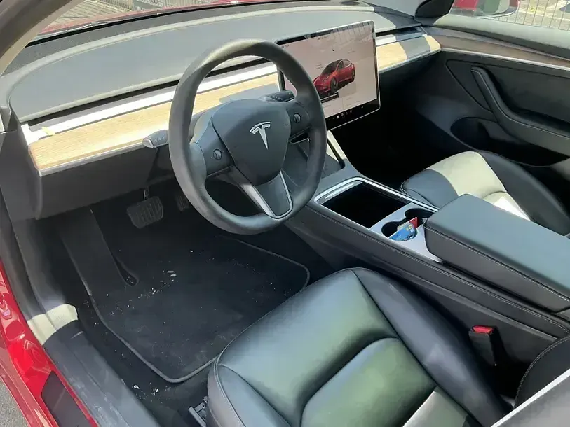 Gebraucht Tesla Model 3 258 kW (351 PS) 2022 Rot rot (metallic) Limousine