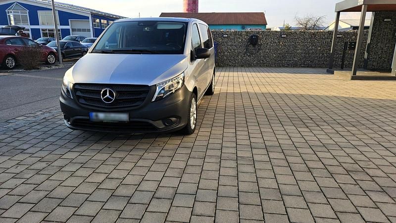 Gebraucht Mercedes Vito 163 PS (119 kW) 2018 Silber Van