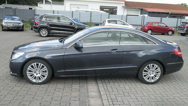 Gebraucht Mercedes E220 Avantgarde 170 PS (125 kW) 2012 Grau Coupé