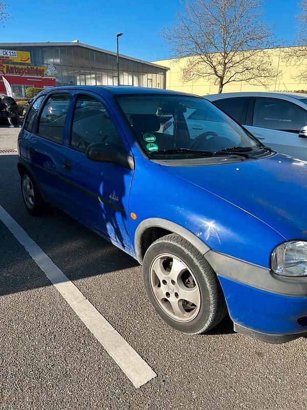 Blau Gebraucht 2000 Opel Corsa Kleinwagen | 350 € (Superpreis) - Bild 1/4