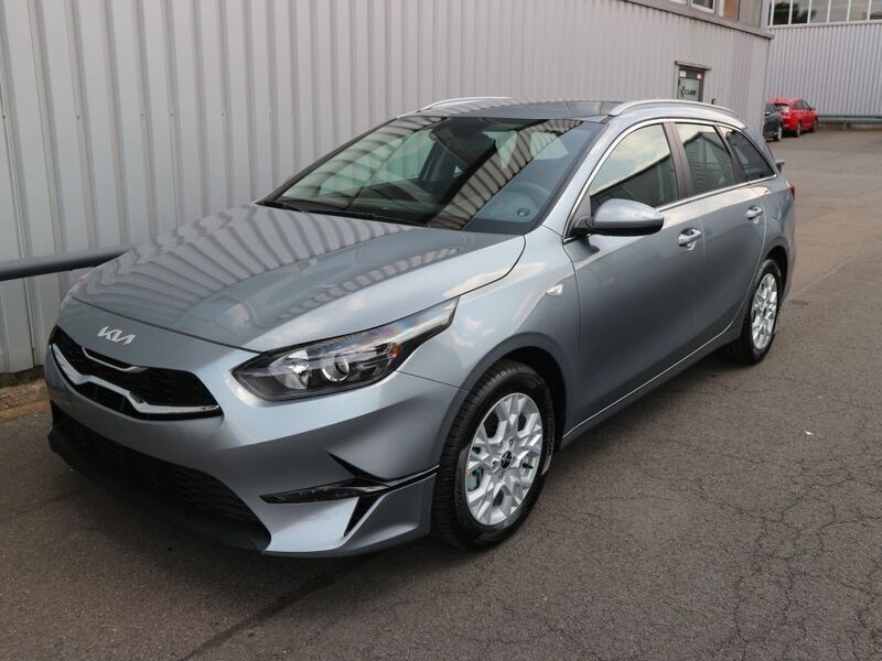 Lunarsilber metallic Neu 2024 Kia Ceed Sportswagon Vision Kombi | 25.990 € (Fairer Preis) - Bild 1/4