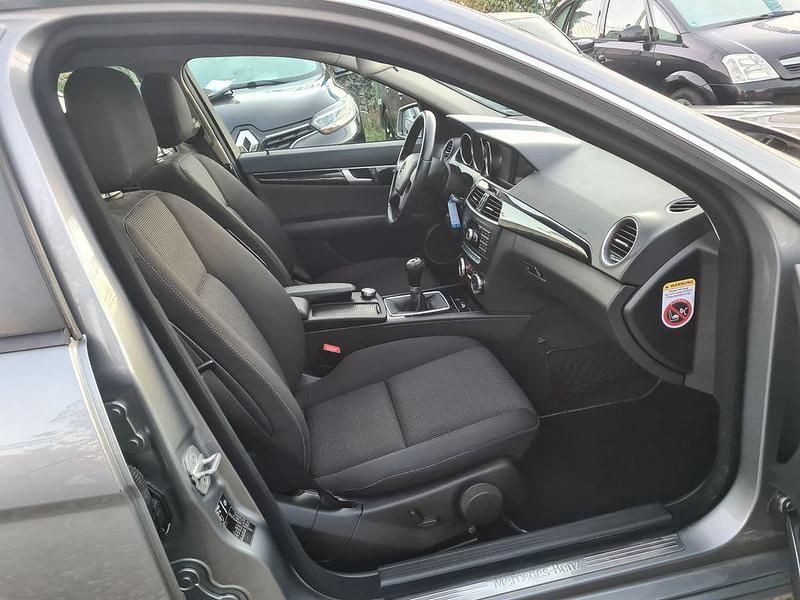 Gebraucht Mercedes C180 156 PS (114 kW) 2011 Silber Limousine