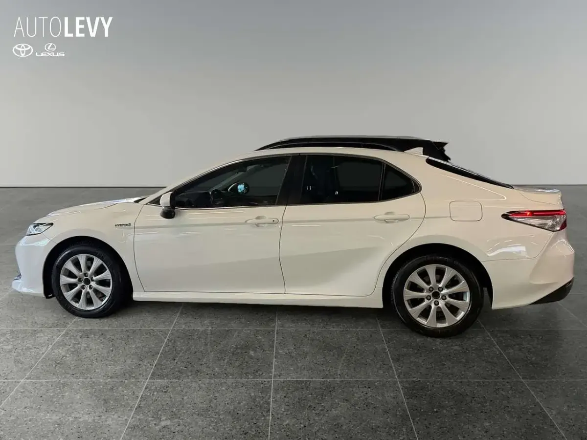 Gebraucht Toyota Camry 218 PS (160 kW) 2019 Super white 2 Limousine