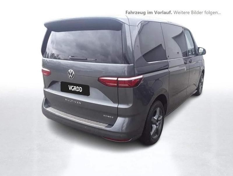 Gebraucht VW Multivan Life 150 PS (110 kW) 2022 Grau Van / Kleinbus