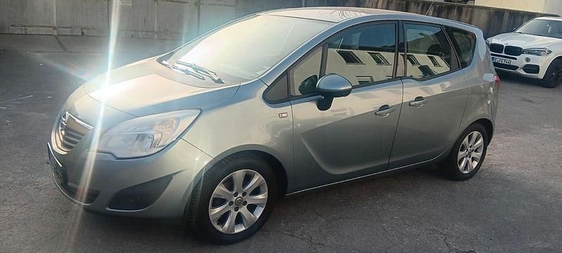 Gebraucht Opel Meriva Edition 101 PS (74 kW) 2010 Silber Van / Kleinbus