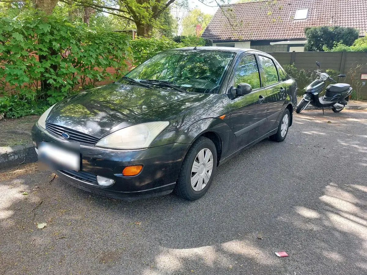 Używany Ford Focus 101 KM (74 kW) 1999 Czarny Sedan/Limuzyna