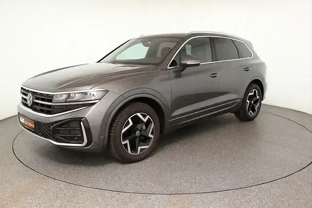 Gebraucht VW Touareg R-line 231 PS (169 kW) 2025 Grau SUV