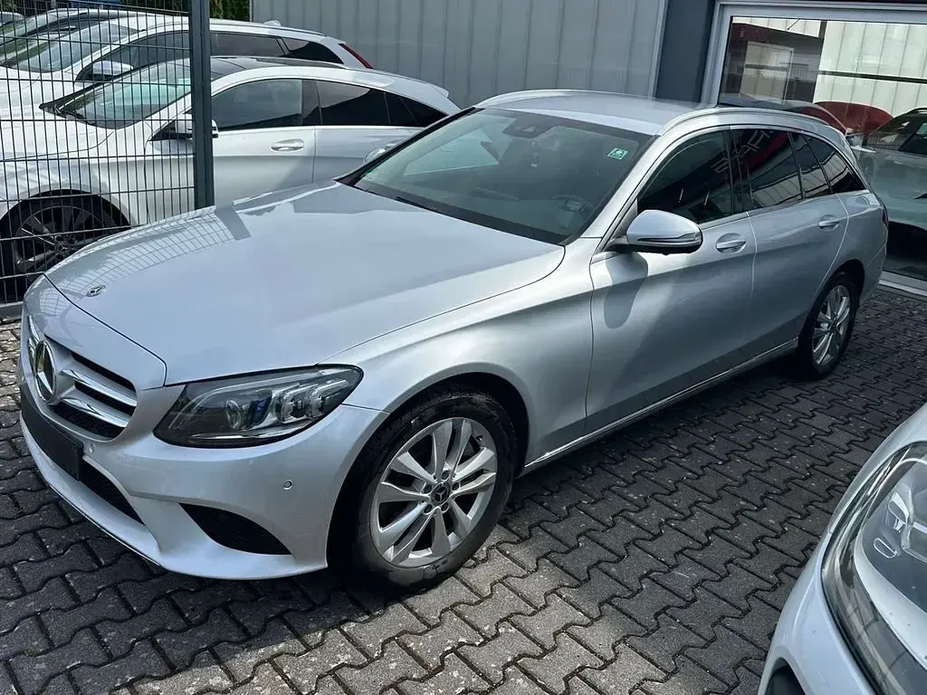 Gebraucht Mercedes C300 Avantgarde 245 PS (180 kW) 2019 Silber Limousine