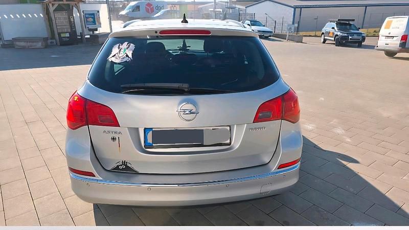 Gebraucht Opel Astra 140 PS (102 kW) 2013 Silber Kombi
