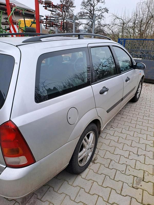Usata Ford Focus 109 CV (80 kW) 2000 Argento Berlina