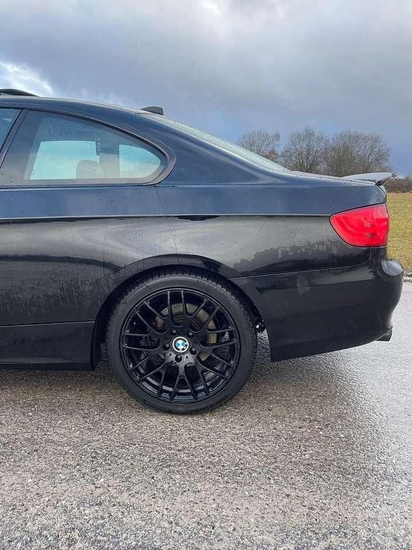 Gebraucht BMW 320 M Sport 170 PS (125 kW) 2011 Schwarz Coupé