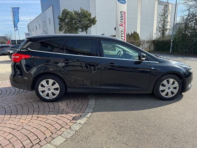 Gebraucht Ford Focus Titanium 125 PS (91 kW) 2016 Schwarz Limousine