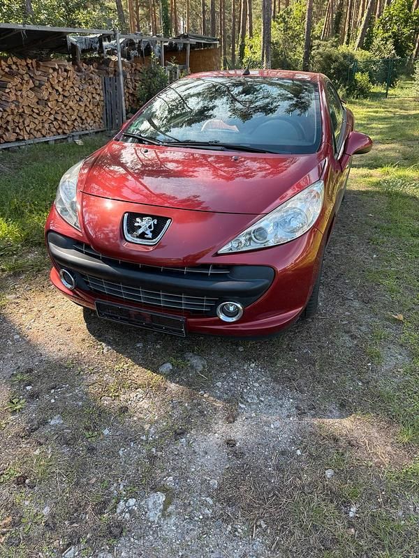 Rot Gebraucht 2007 Peugeot 207 CC Cabrio | 2.400 € (Fairer Preis) - Bild 1/4